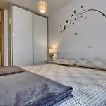 Seaside Apartment *