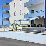 Seaside Apartment *