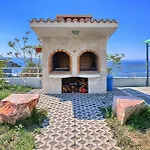 Seaside Apartment *