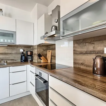 Seaside Apartments, Znjan דירה *